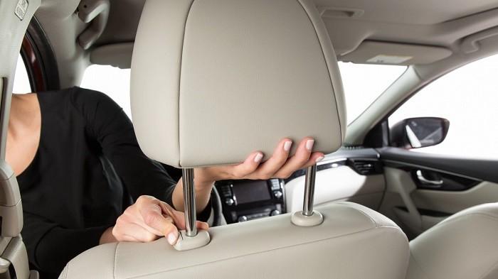 PENYANDAR KEPALA (HEAD RESTRAINT)